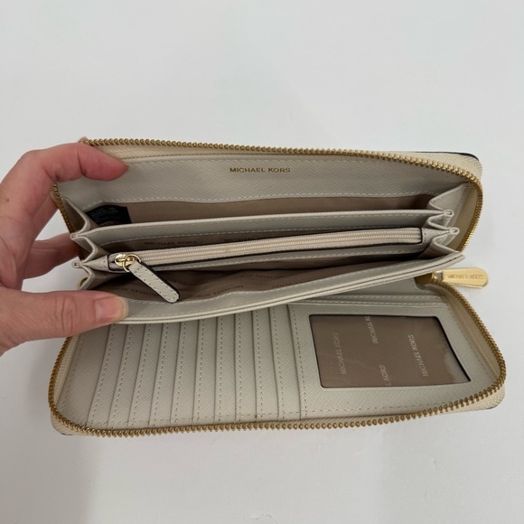 Michael Kors Jet Set Logo Continental Wristlet Wallet *missing wristlet handle - Picture 5 of 11